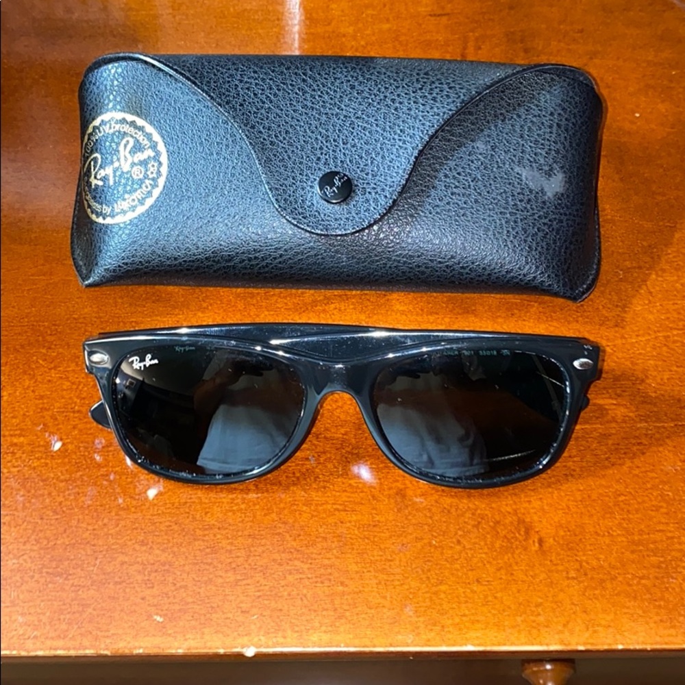 UNISEX RAYBAN WAYFARER NEVER WORN